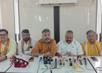 भाजपा प्रत्याशी हरि किशोर तिवारी के समर्थन में चार निर्दलीय प्रत्याशियों ने नाम लिया वापस