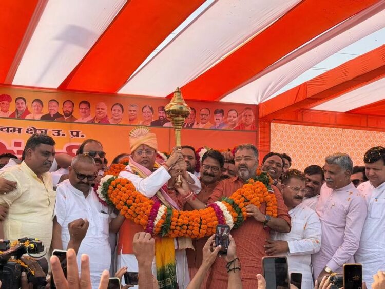 रामप्रताप चौहान अधिकारियों को चेताते हुए बोले उनके कार्यकर्ताओं का काम नहीं रुकना चाहिए