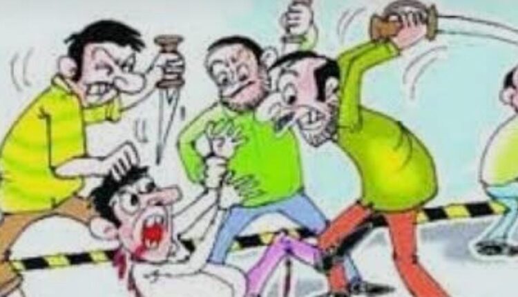 सात साल के बच्चे को बाइक से टक्कर लगने के बाद विवाद खूनी संघर्ष में बदला