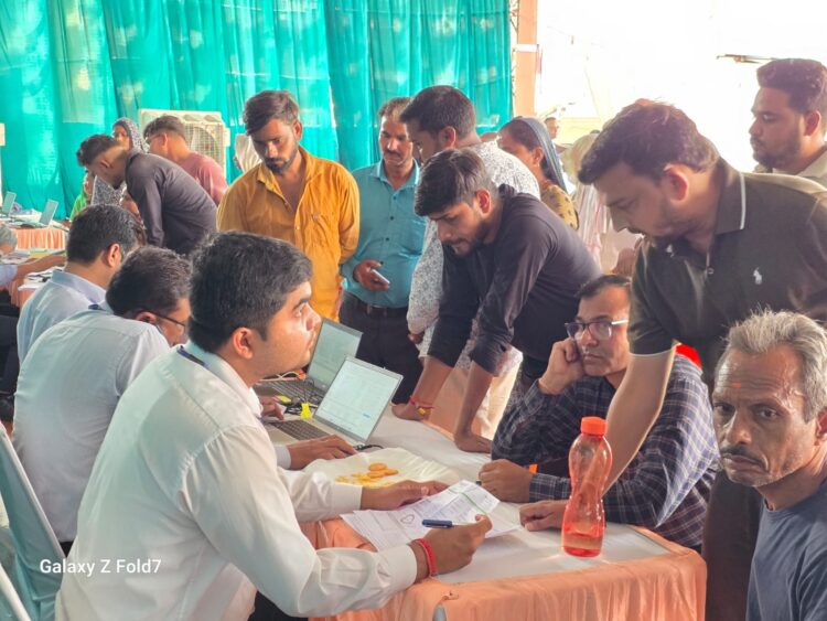 टॉरेंट के मेगा संवाद कैंप में उपभोक्ताओं की समस्याओं का हुआ समाधान