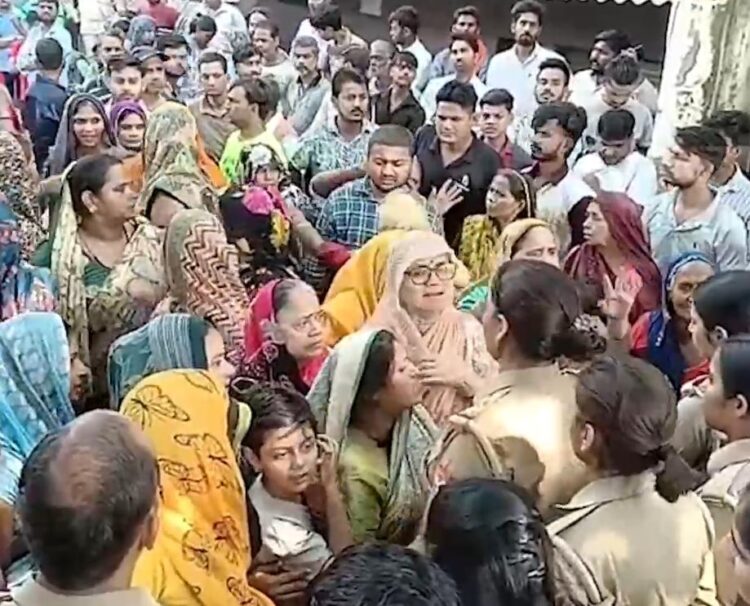 रकाबगंज थाना पुलिस पर जुआ लूटने के दौरान युवक को छत से फेंक कर हत्या करने का आरोप, वबाल