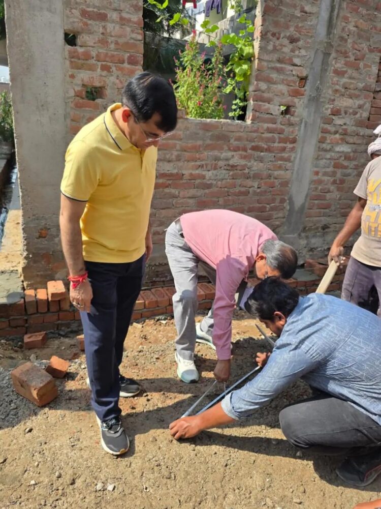 एडीए उपाध्यक्ष ने गिट्टी उखड़वाकर सड़क चेक की