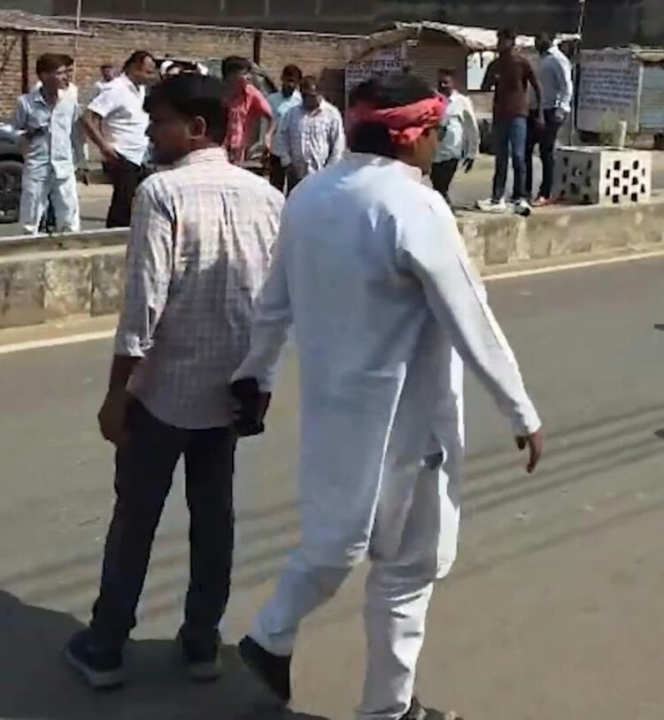 एमएलसी चुनाव: फतेहाबाद में सपाई और भाजपाई आपस में भिड़े