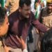 किसान नेता अधिकारियों का इंतजार करते रहे, कोई नहीं आया तो आगे बढ़े, सिटी मजिस्ट्रेट और थानाध्यक्ष नीचे गिरे